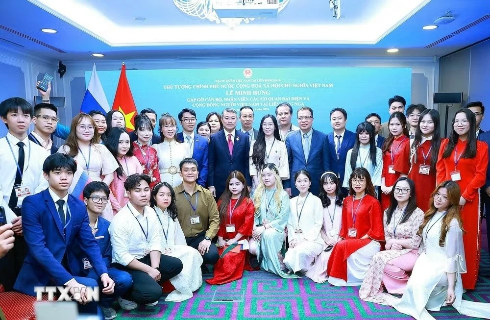Thủ tướng Lê Minh Hưng với du học sinh và cộng đồng người Việt Nam tại Liên bang Nga. (Nguồn: TTXVN)