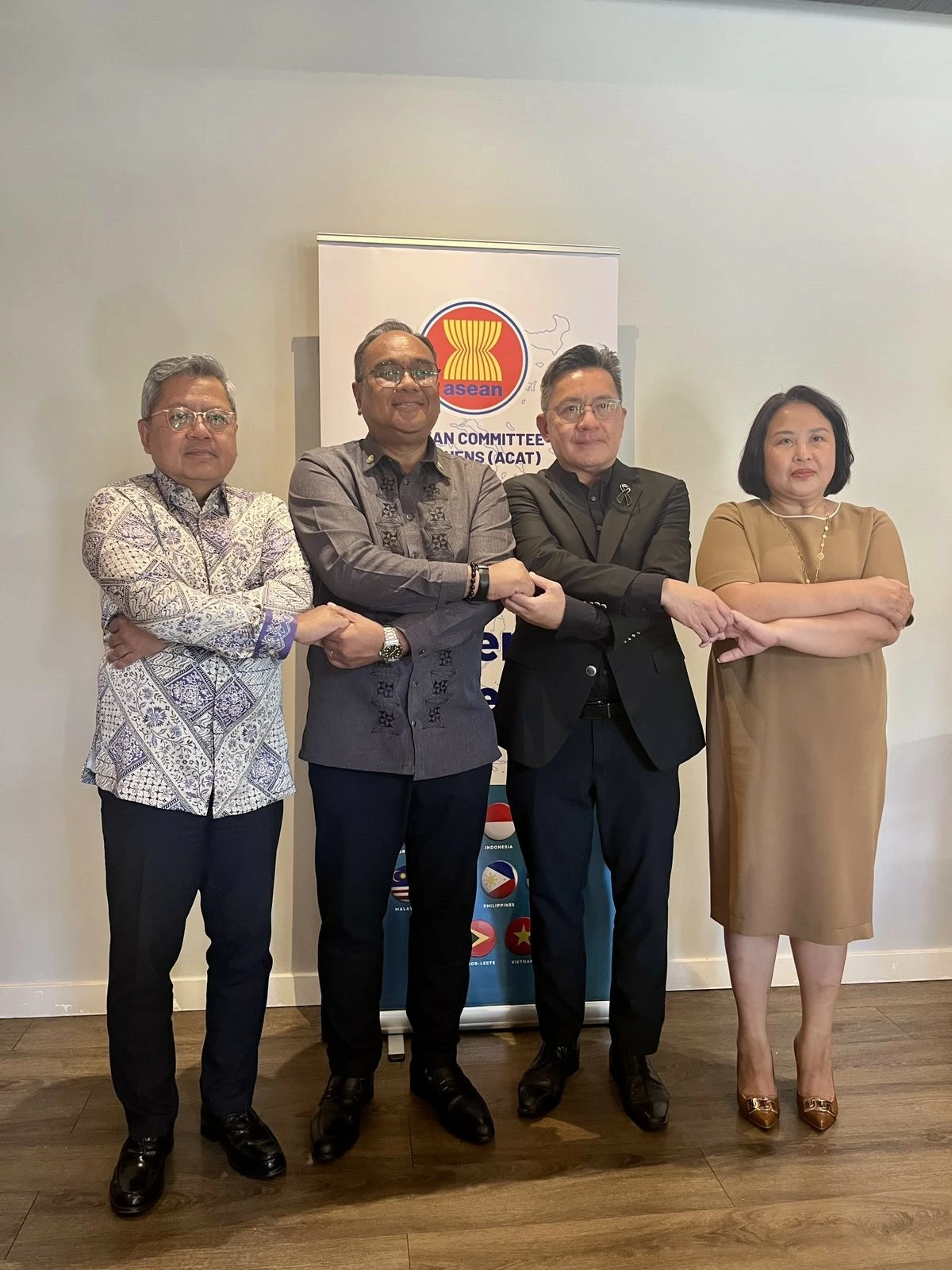 Đại sứ Việt Nam dự cuộc họp Ủy ban ASEAN tại Hy Lạp lần thứ 42 và lễ bàn giao chức Chủ tịch luân phiên Đại sứ Việt Nam dự cuộc họp Ủy ban ASEAN tại Hy Lạp lần thứ 42 và lễ bàn giao chức Chủ tịch luân phiên