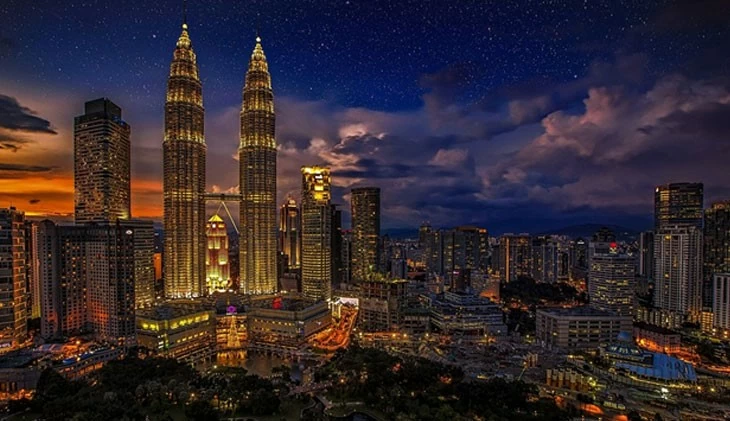 Khung cảnh đô thị của Kuala Lumpur với điểm nhấn là tháp đôi Petronas. Thành phố xếp thứ 8 trong danh sách năm 2026. (Nguồn: Furama Hotels)