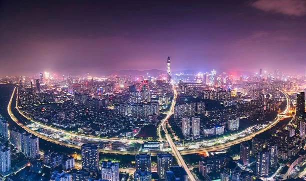 Toàn cảnh đường chân trời của thành phố Thâm Quyến về đêm. Thành phố này đứng đầu bảng xếp hạng skyline đẹp nhất thế giới năm 2026 nhờ mật độ nhà chọc trời ấn tượng. (Nguồn: iStock)