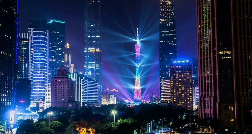 Skyline hiện đại của Quảng Châu bên sông Châu Giang. Thành phố gây ấn tượng với mật độ nhà cao tầng dày đặc. (Nguồn: China Discovery)