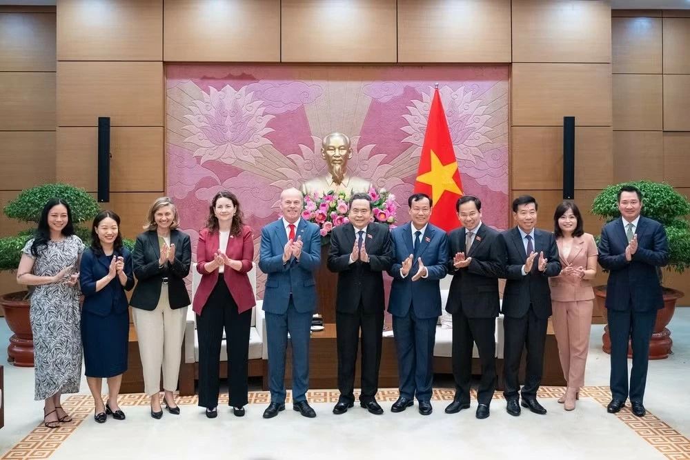 Chủ tịch Quốc hội Trần Thanh Mẫn tiếp Đại sứ Canada tại Việt Nam Chủ tịch Quốc hội Trần Thanh Mẫn tiếp Đại sứ Canada tại Việt Nam