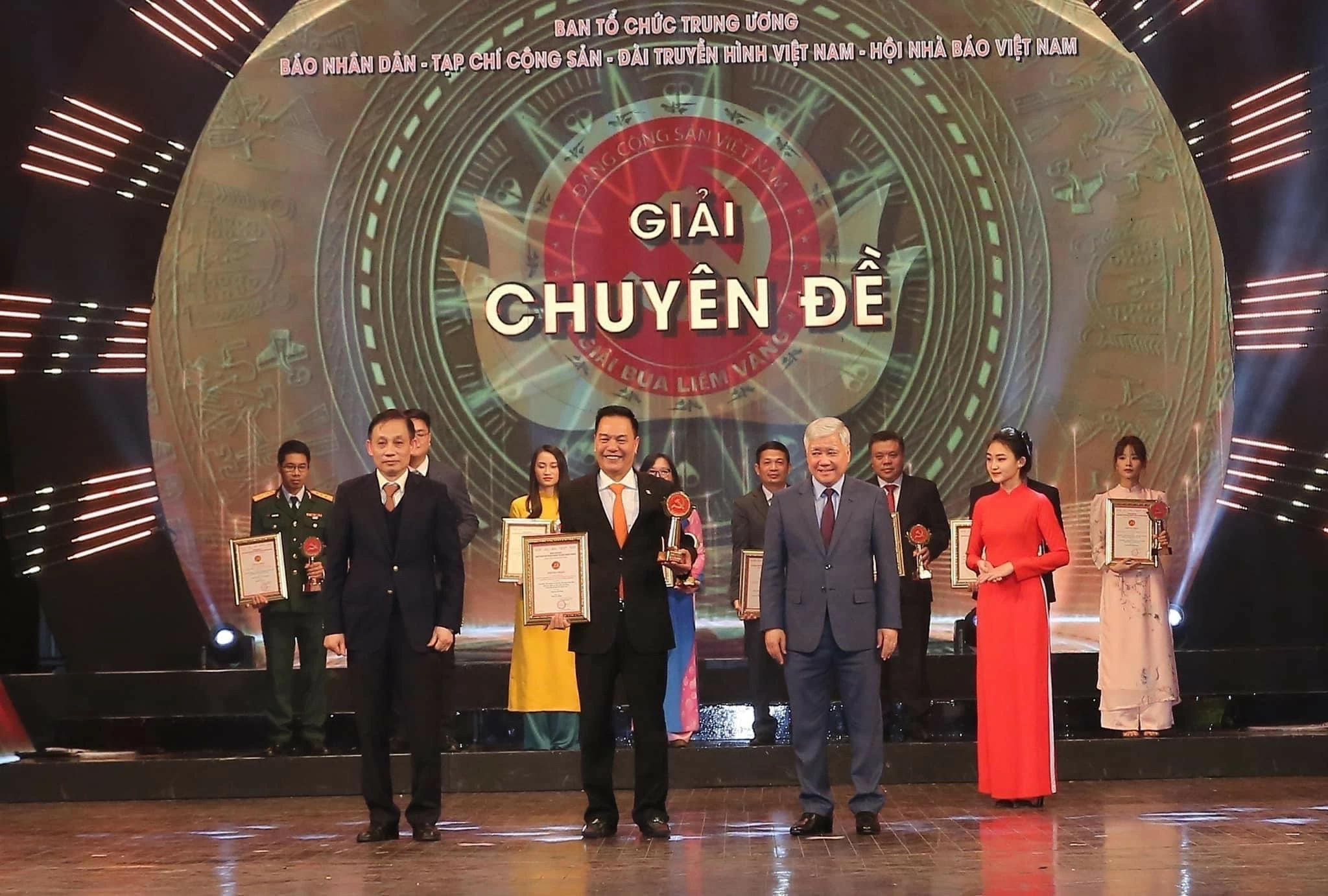 Kỷ nguyên vươn mình, báo chí phải đổi mới!