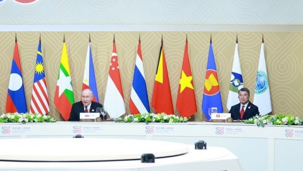 Thủ tướng Chính phủ Lê Minh Hưng tham dự Phiên ăn trưa làm việc do Tổng thống Nga Vladimir V. Putin chủ trì