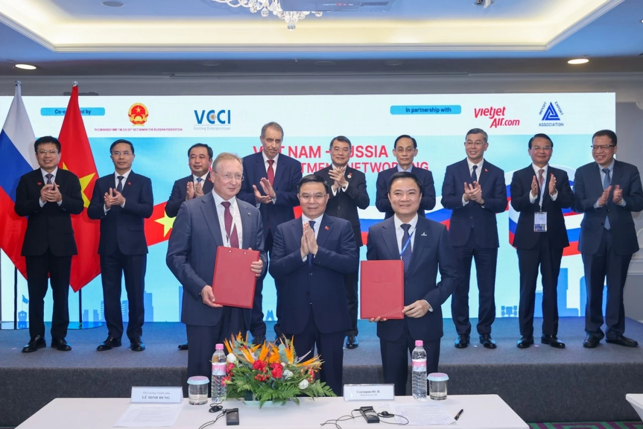 Petrovietnam bắt tay các tập đoàn năng lượng hàng đầu Nga trước sự chứng kiến của Thủ tướng Lê Minh Hưng Petrovietnam bắt tay các tập đoàn năng lượng hàng đầu Nga trước sự chứng kiến của Thủ tướng Lê Minh Hưng