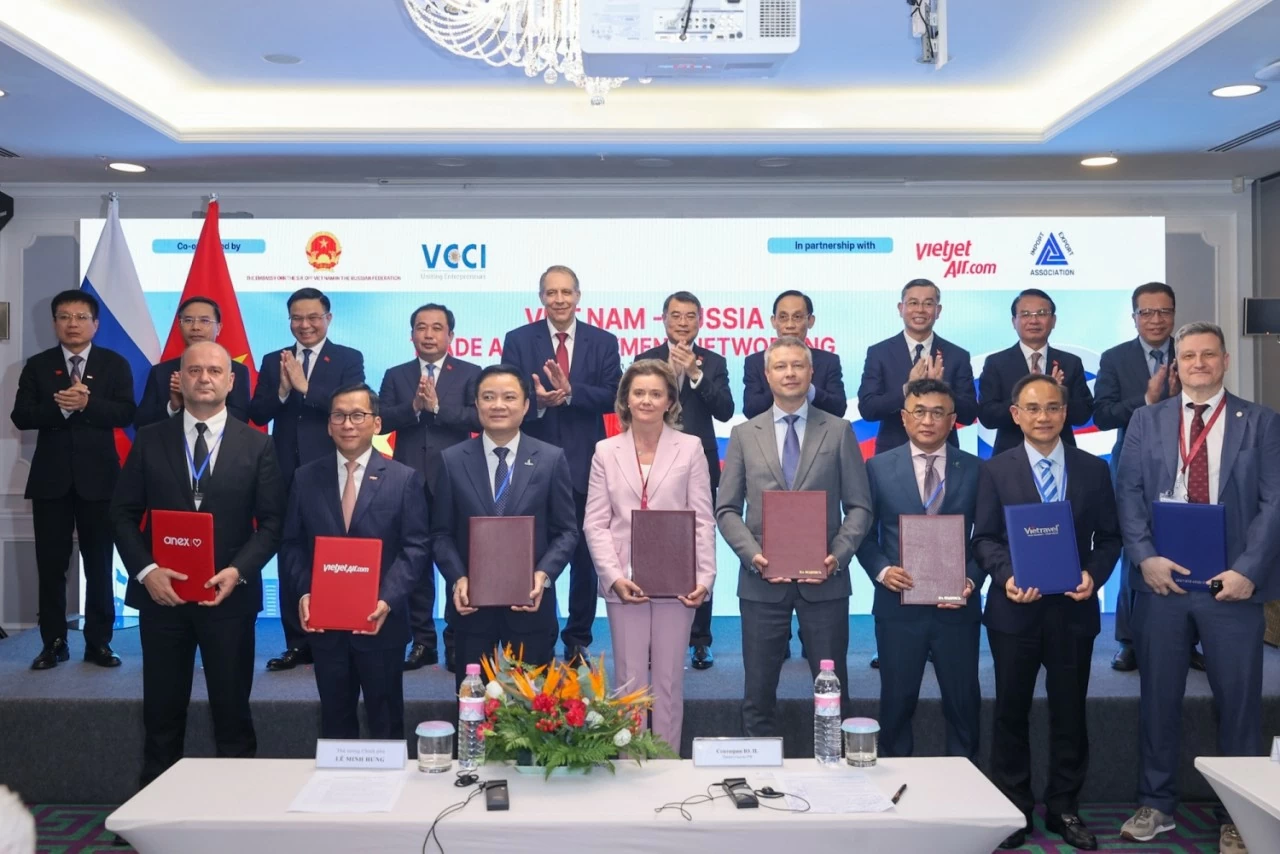 Petrovietnam bắt tay các tập đoàn năng lượng hàng đầu Nga trước sự chứng kiến của Thủ tướng Lê Minh Hưng Petrovietnam bắt tay các tập đoàn năng lượng hàng đầu Nga trước sự chứng kiến của Thủ tướng Lê Minh Hưng