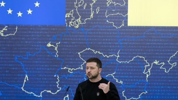 Ukraine thúc đẩy tiến trình gia nhập EU, ký một thỏa thuận hợp tác quốc phòng với Đức
