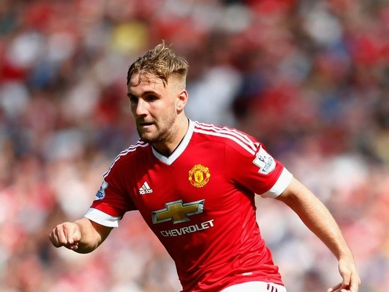 Muốn ở lại Man Utd, Luke Shaw phải giảm lương Muốn ở lại Man Utd, Luke Shaw phải giảm lương