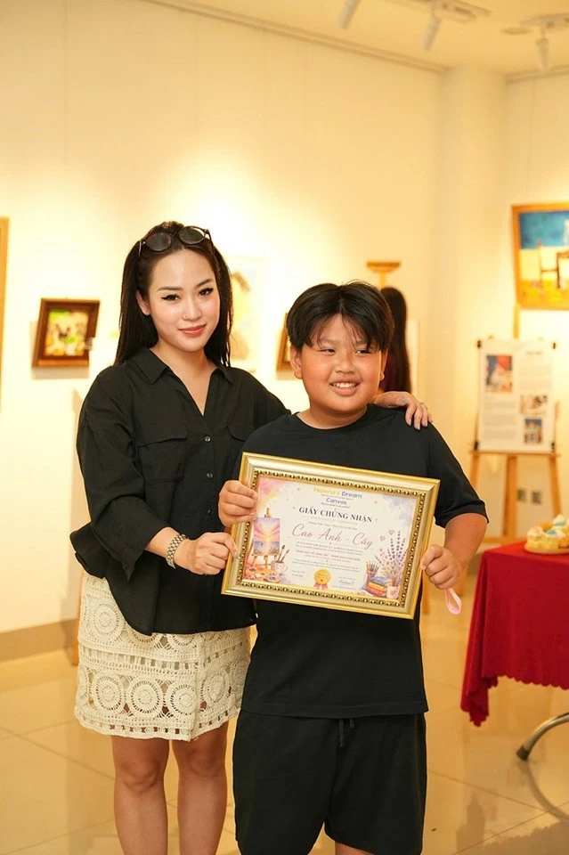 Diễm Hằng ‘Nhật ký Vàng Anh’ giúp trẻ em kể chuyện bằng sắc màu và ngôn ngữ thế giới