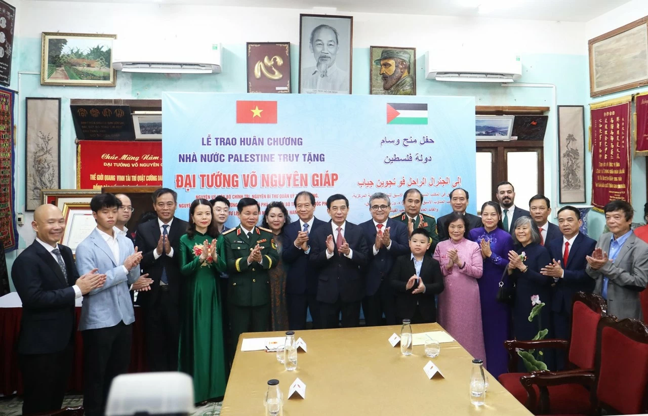 Các đại biểu chụp ảnh chung. (Ảnh: Thành Long) Các đại biểu chụp ảnh chung. (Ảnh: Thành Long)