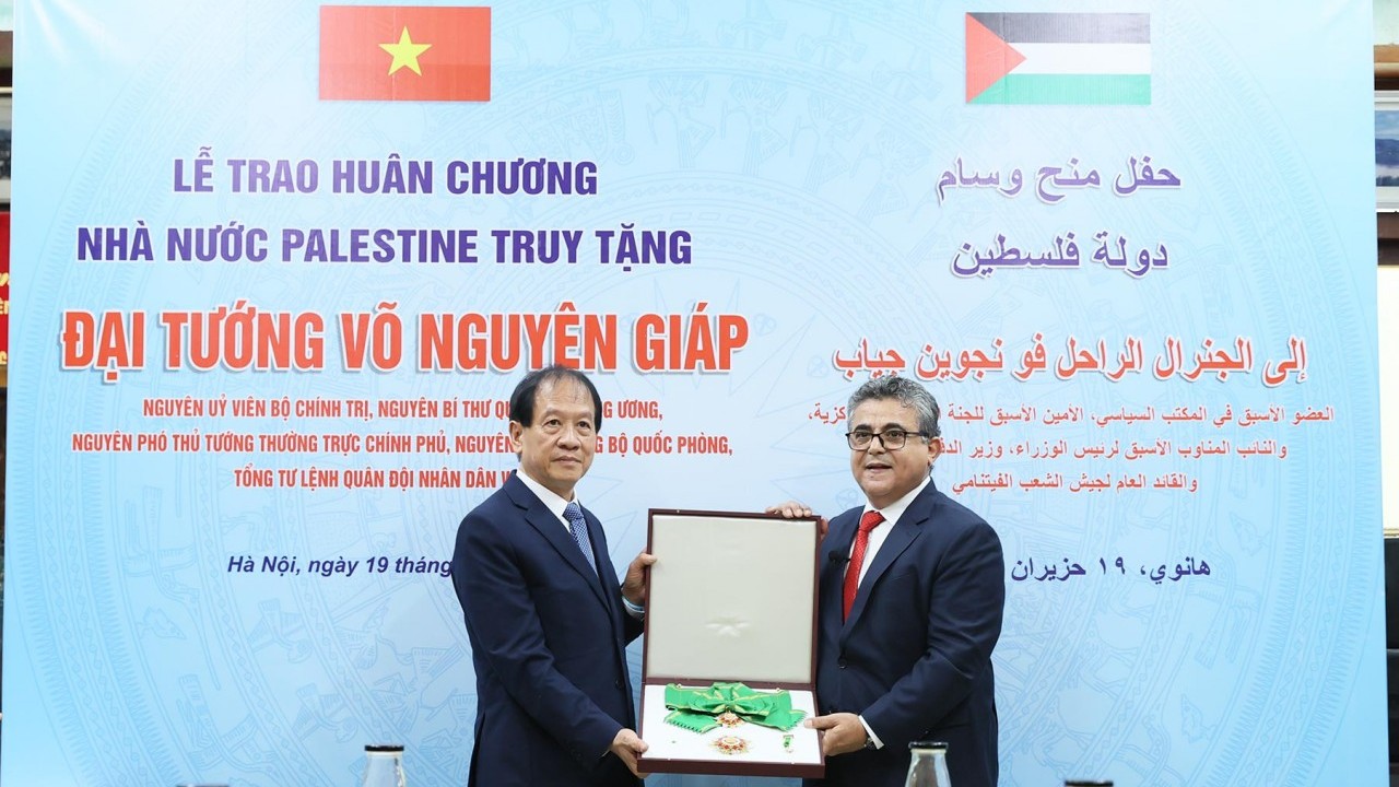 Lễ truy tặng Huân chương Đại Huân đai của Nhà nước Palestine cho cố Đại tướng Võ Nguyên Giáp