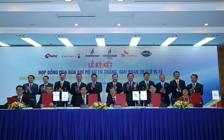 Phó Thủ tướng Thường trực Phạm Gia Túc dự Lễ ký Hợp đồng Mua bán khí (GSPA) mỏ Sư Tử Trắng Giai đoạn 2B, Lô 15-1 - Ảnh: VGP/Phương Nguyên