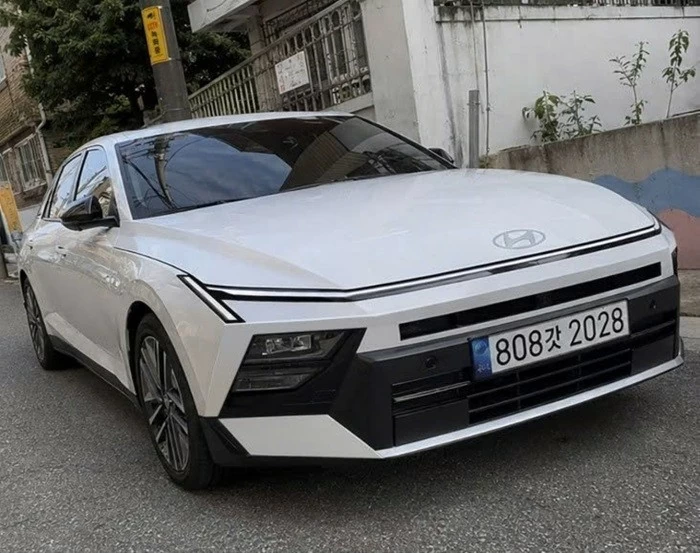 Phác thảo của GotchaCars về Elantra 2027. Phác thảo của GotchaCars về Elantra 2027.