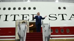 Giữa tâm điểm tranh cãi, Tổng thống Trump giới thiệu mẫu Air Force One mới