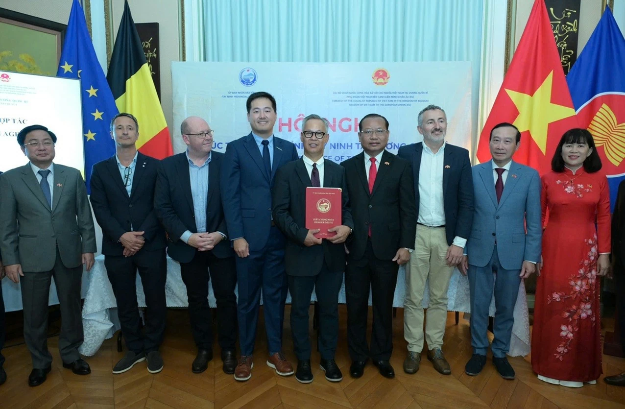 Tây Ninh thúc đẩy kết nối đầu tư với các đối tác Bỉ, đón sóng đầu tư mới từ châu Âu Tây Ninh thúc đẩy kết nối đầu tư với các đối tác Bỉ, đón sóng đầu tư mới từ châu Âu