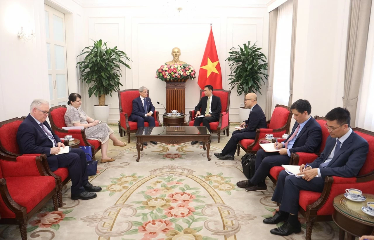 Toàn cảnh buổi làm việc. (Ảnh: Thành Long)