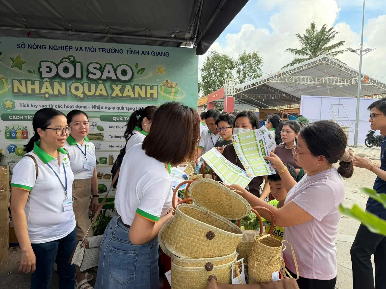 An Giang lan tỏa thông điệp sống xanh từ những hành động nhỏ An Giang lan tỏa thông điệp sống xanh từ những hành động nhỏ