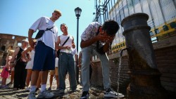 Châu Âu oằn mình trong nắng nóng, các nước loay hoay tìm cách ứng phó