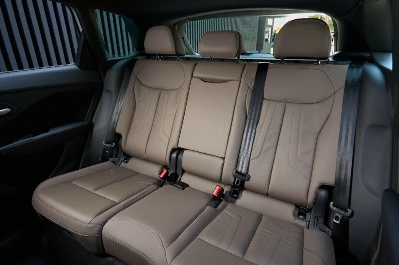 Hàng ghế sau của Audi Q3 2026 có thể điều chỉnh độ ngả lưng và trượt tiến lùi. Hàng ghế sau của Audi Q3 2026 có thể điều chỉnh độ ngả lưng và trượt tiến lùi.