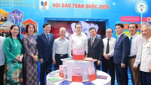 Chủ tịch Quốc hội Trần Thanh Mẫn thăm gian trưng bày tại Hội báo toàn quốc năm 2026