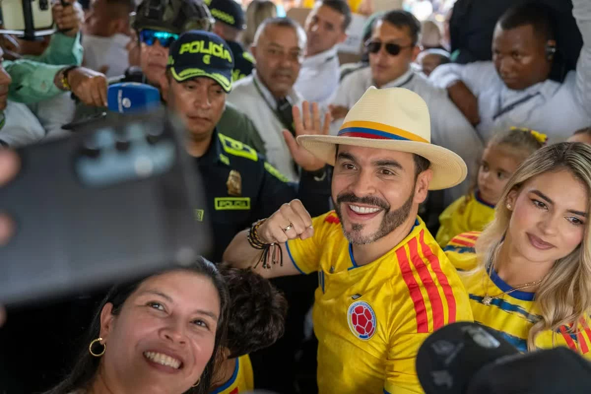 Bầu cử tổng thống Colombia: Cử tri chọn phe cánh hữu dẫn dắt đất nước. (Nguồn: Bloomberg) Bầu cử tổng thống Colombia: Cử tri chọn phe cánh hữu dẫn dắt đất nước. (Nguồn: Bloomberg)