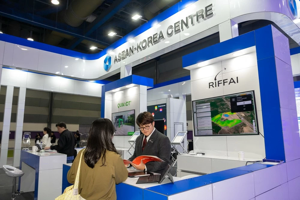 Gian triển lãm của Trung tâm ASEAN-Hàn Quốc tại sự kiện NextRise 2026. Ảnh chụp ngày 19/6 tại COEX, Seoul. (Nguồn: AKC) Gian triển lãm của Trung tâm ASEAN-Hàn Quốc tại sự kiện NextRise 2026. Ảnh chụp ngày 19/6 tại COEX, Seoul. (Nguồn: AKC)