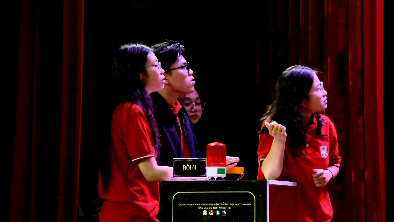 Nóng cùng cuộc so tài của những tài năng y khoa trẻ đam mê bộ môn Sinh lý học Nóng cùng cuộc so tài của những tài năng y khoa trẻ đam mê bộ môn Sinh lý học