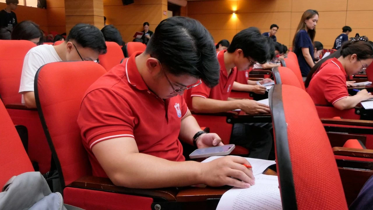 Nóng cùng cuộc so tài của những tài năng y khoa trẻ đam mê bộ môn Sinh lý học Nóng cùng cuộc so tài của những tài năng y khoa trẻ đam mê bộ môn Sinh lý học
