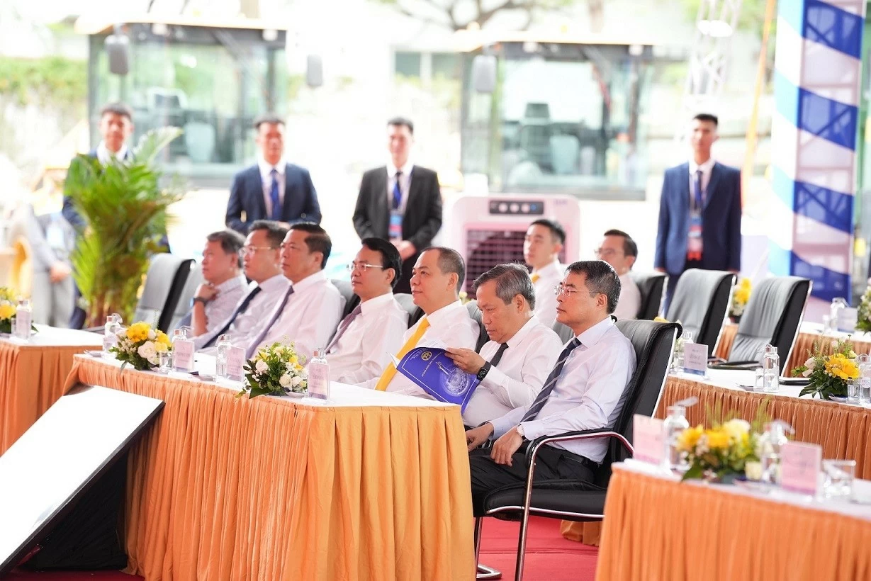 Thủ tướng Chính phủ Lê Minh Hưng dự lễ khởi công 5 tuyến đường sắt đô thị, 3 dự án nhà cho thuê ở Hà Nội