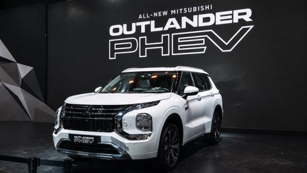 Cận cảnh Mitsubishi Outlander PHEV 2026 vừa ra mắt tại Đông Nam Á