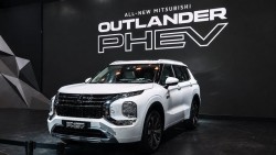 Cận cảnh Mitsubishi Outlander PHEV 2026 vừa ra mắt tại Đông Nam Á