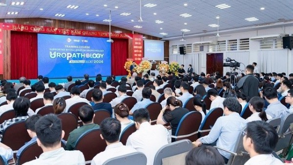 Lần đầu tiên Việt Nam đăng cai tập huấn chuẩn châu Âu về giải phẫu bệnh tiết niệu