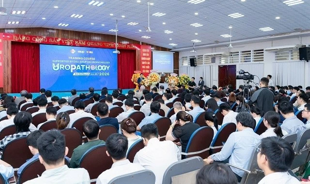 Lần đầu tiên Việt Nam đăng cai tập huấn chuẩn châu Âu về giải phẫu bệnh tiết niệu