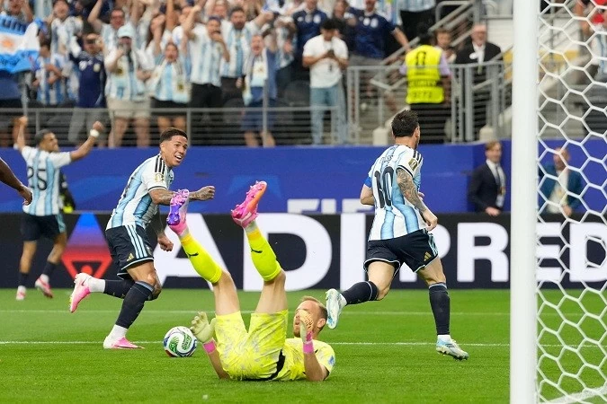 Không ngừng phá kỷ lục, Lionel Messi lập đỉnh vô tiền khoáng hậu tại World Cup, khẳng định vị thế cầu thủ vĩ đại nhất lịch sử Không ngừng phá kỷ lục, Lionel Messi lập đỉnh vô tiền khoáng hậu tại World Cup, khẳng định vị thế cầu thủ vĩ đại nhất lịch sử