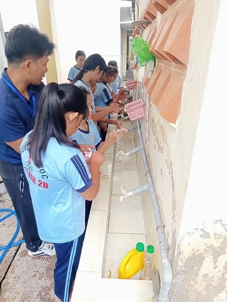 Chung tay mang nước sạch đến người dân vùng ven biển, xây dựng cộng đồng khỏe mạnh