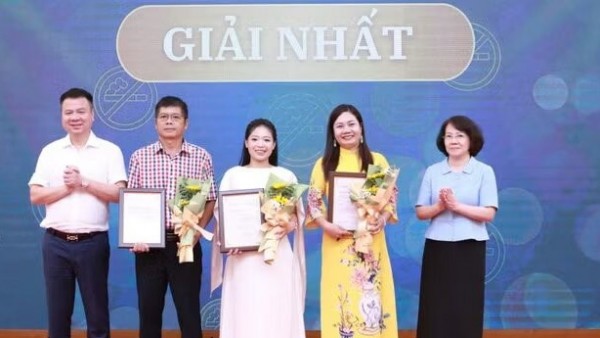 Trao giải Cuộc thi thiết kế bài giảng về 'Môi trường không khói thuốc' lần thứ hai
