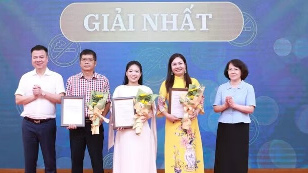 Trao giải Cuộc thi thiết kế bài giảng về 'Môi trường không khói thuốc' lần thứ hai