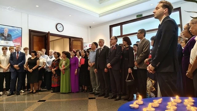 Trung tâm Khoa học và Văn hóa Nga tổ chức Lễ tưởng niệm nhân kỷ niệm 85 năm Chiến tranh Vệ quốc Vĩ đại Trung tâm Khoa học và Văn hóa Nga tổ chức Lễ tưởng niệm nhân kỷ niệm 85 năm Chiến tranh Vệ quốc Vĩ đại