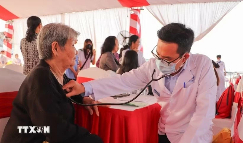 Nâng chất y tế tuyến cơ sở: Lấy người dân làm trung tâm phục vụ Nâng chất y tế tuyến cơ sở: Lấy người dân làm trung tâm phục vụ