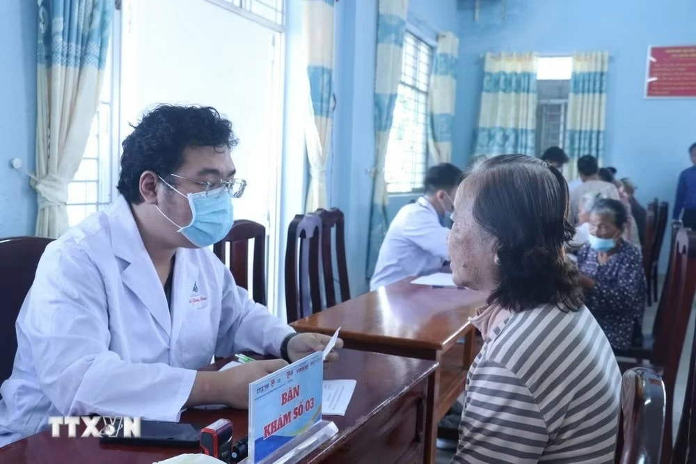 Nâng chất y tế tuyến cơ sở: Lấy người dân làm trung tâm phục vụ