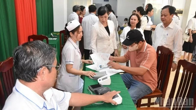 Nâng chất y tế tuyến cơ sở: Lấy người dân làm trung tâm phục vụ Nâng chất y tế tuyến cơ sở: Lấy người dân làm trung tâm phục vụ
