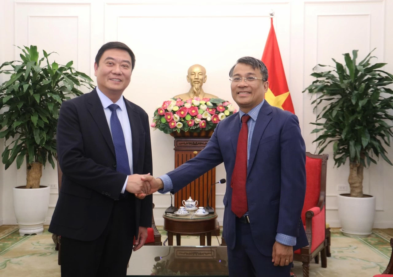 Ủy viên Trung ương Đảng, Phó Bí thư Đảng ủy Bộ, Thứ trưởng Thường trực Bộ Ngoại giao tiếp Chủ nhiệm Văn phòng Ngoại vụ tỉnh Quảng Đông Mã Văn Phong. (Ảnh: Thành Long)