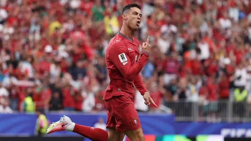 Được hỏi về việc Messi ghi bàn, Cristiano Ronaldo phản ứng lạnh lùng