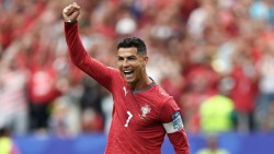 Ronaldo lập kỳ tích hiếm có, sánh ngang Messi và huyền thoại Laudrup