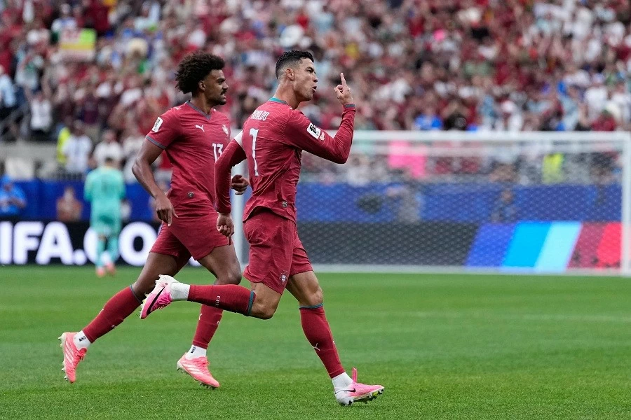Kết quả bóng đá Bảng K World Cup 2026: Bồ Đào Nha 5-0 Uzbekistan – Ronaldo trở thành cầu thủ đầu tiên ghi bàn ở 6 kỳ World Cup Kết quả bóng đá Bảng K World Cup 2026: Bồ Đào Nha 5-0 Uzbekistan – Ronaldo trở thành cầu thủ đầu tiên ghi bàn ở 6 kỳ World Cup