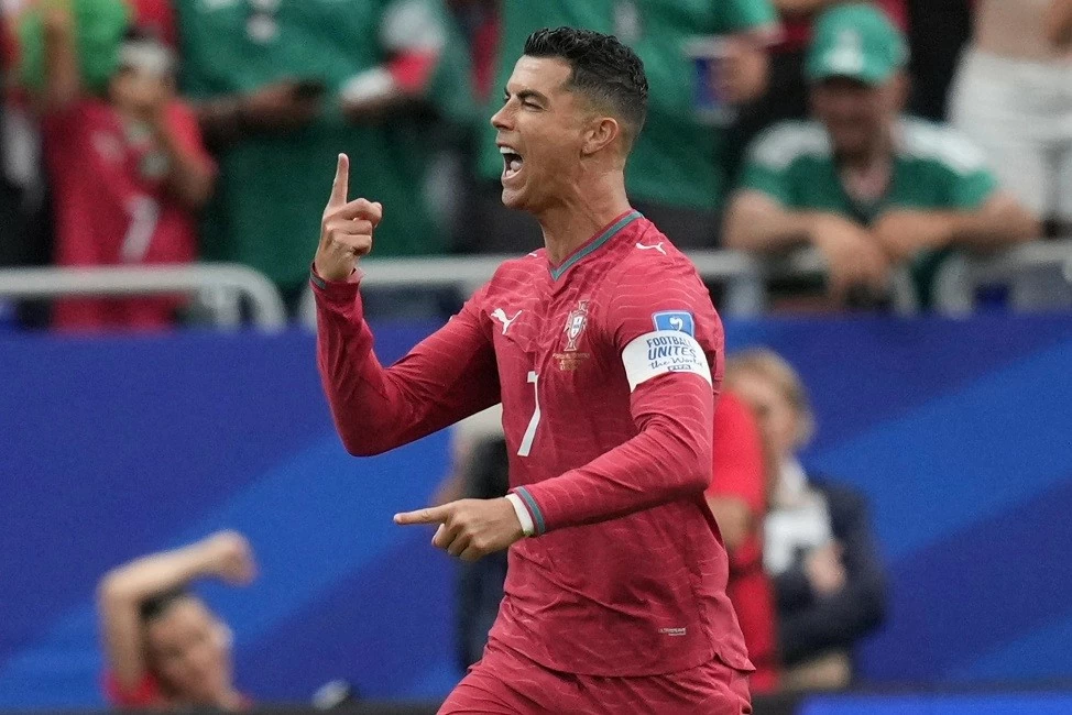 Ronaldo lập kỷ lục mà ngay cả Messi cũng chưa chạm tới Ronaldo lập kỷ lục mà ngay cả Messi cũng chưa chạm tới