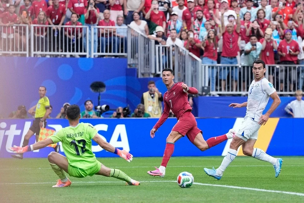 Ronaldo lập kỷ lục mà ngay cả Messi cũng chưa chạm tới Ronaldo lập kỷ lục mà ngay cả Messi cũng chưa chạm tới