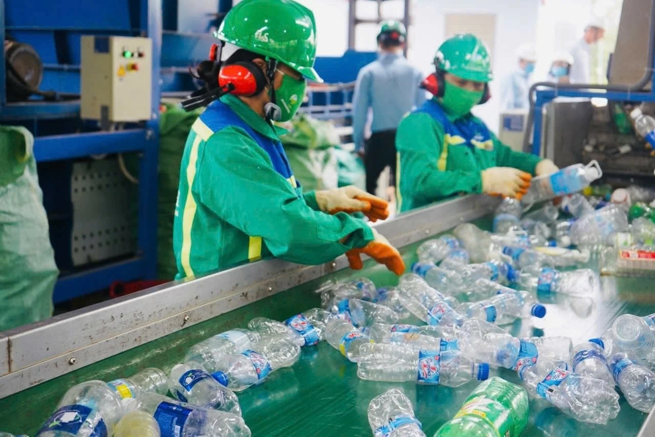 Công ty Cổ phần Môi trường Bình Định đã triển khai nhiều giải pháp nhằm hiện đại hóa hoạt động sản xuất kinh doanh. Công ty Cổ phần Môi trường Bình Định đã triển khai nhiều giải pháp nhằm hiện đại hóa hoạt động sản xuất kinh doanh.