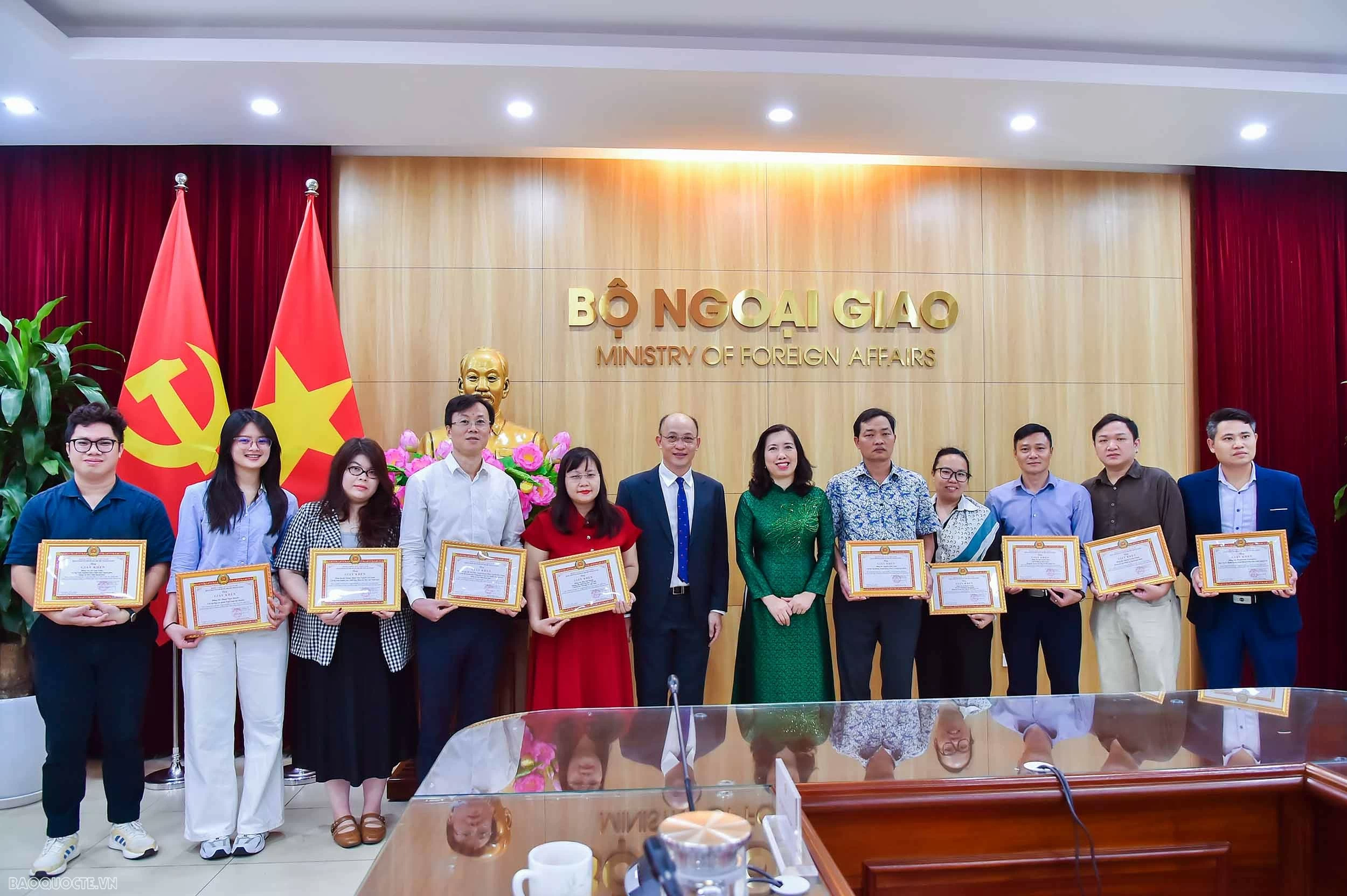 Lan tỏa trách nhiệm bảo vệ nền tảng tư tưởng của Đảng trong toàn ngành Ngoại giao Lan tỏa trách nhiệm bảo vệ nền tảng tư tưởng của Đảng trong toàn ngành Ngoại giao