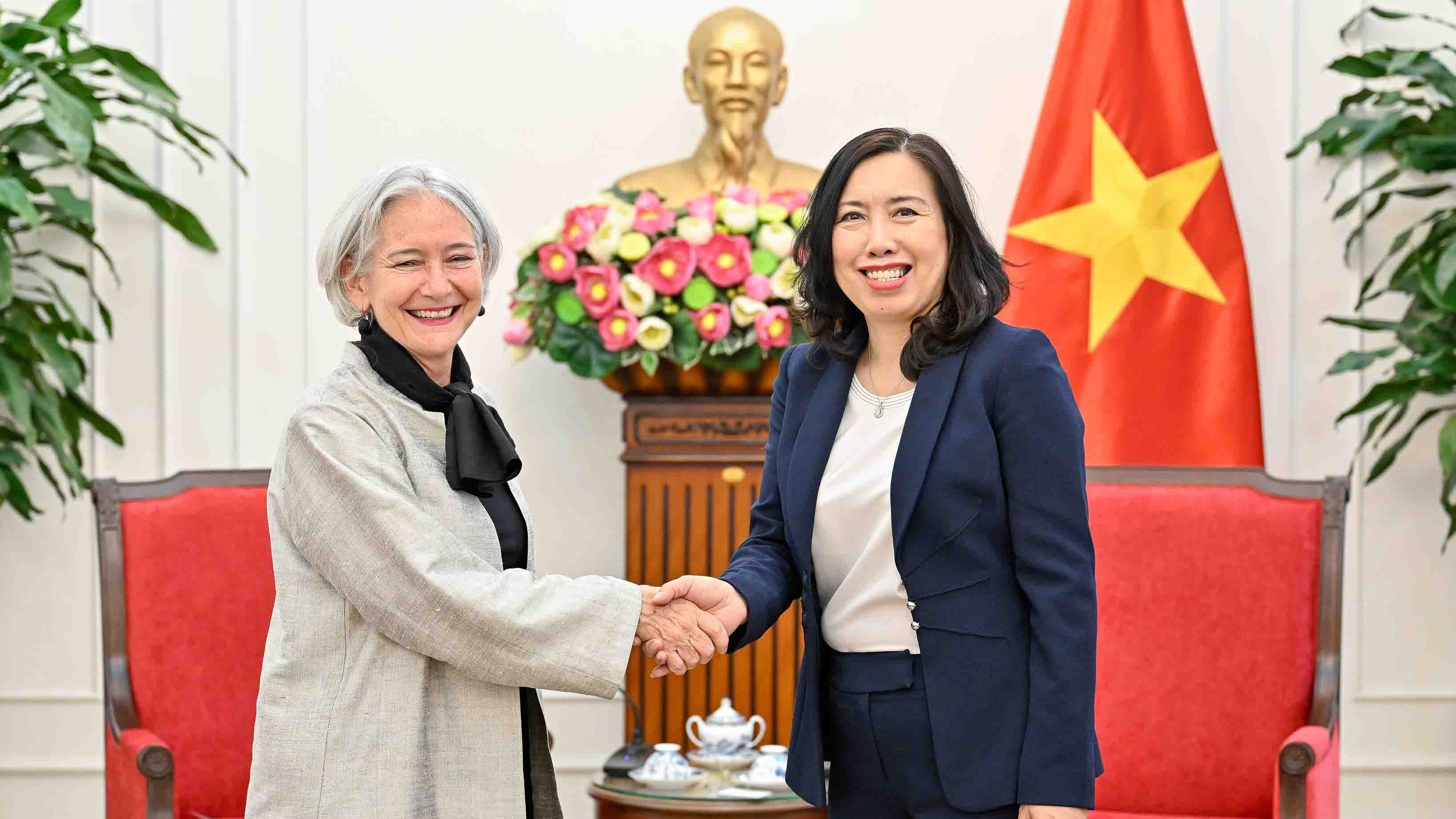 Thứ trưởng Lê Thị Thu Hằng tiếp Trưởng Đại diện UNHCR tại Thái Lan phụ trách Việt Nam